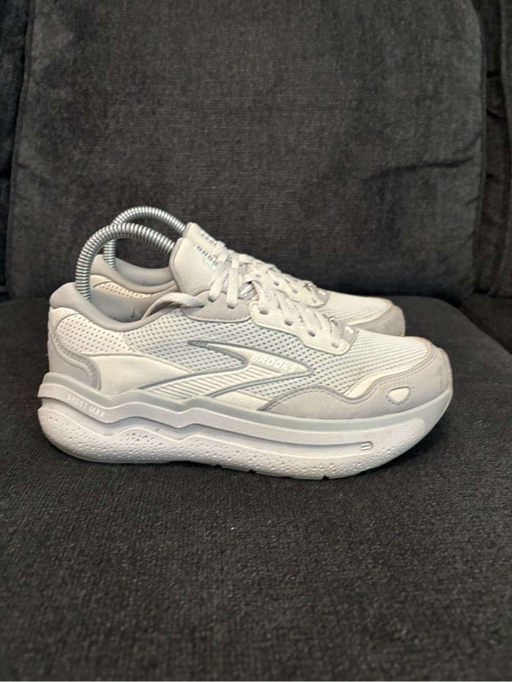 Brooks Ghost Max Women SZ 7.5 Gray Running Shoes Support Stability 1204331B056